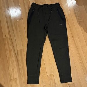 VEUC Men’s American Eagle Active Flex Green Jogger with Black Accents - size XS